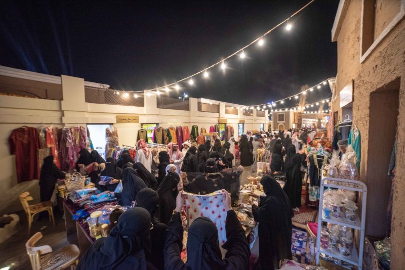 استضاف أكثر من 220 عرضاً فنياً جناح دولة الإمارات في مهرجان سوق عكاظ يستقبل أكثر من 700 ألف زائر