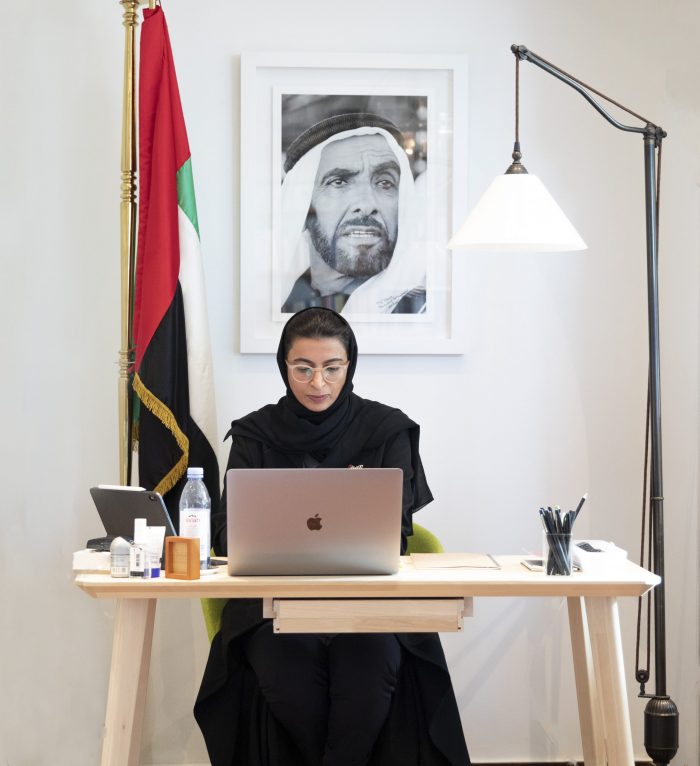 نورة الكعبي تبحث مع وزير الثقافة الهندي تعزيز التعاون في مجال التراث
