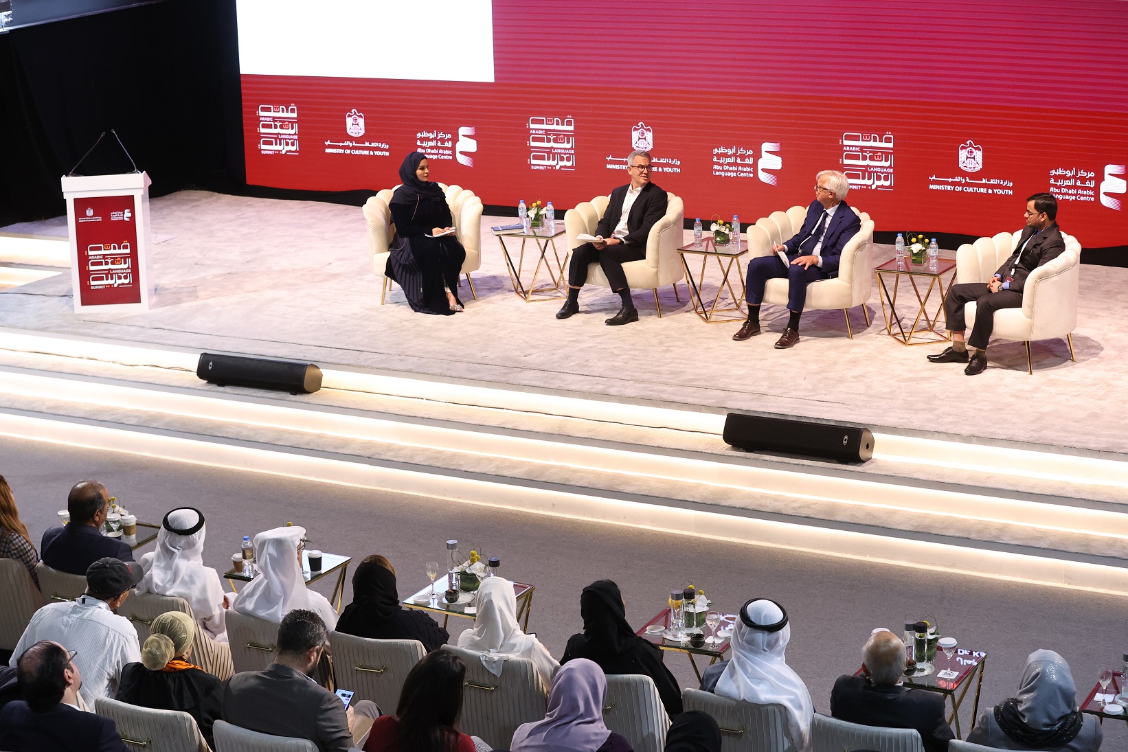 ضمن جلسة بعنوان “اللغة العربية في عوالم متجددة” أكاديميون ومستشرقون يؤكدون مكانة اللغة العربية وحضورها في الأدب العالمي